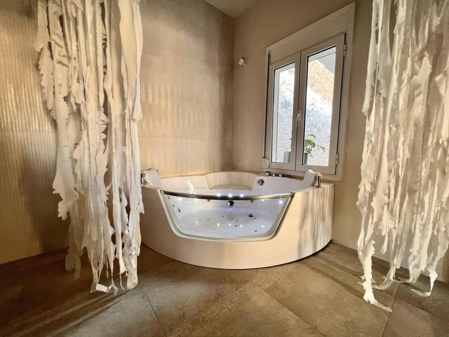 Perla Coco Jacuzzi Suites Chania  Ngoại thất bức ảnh